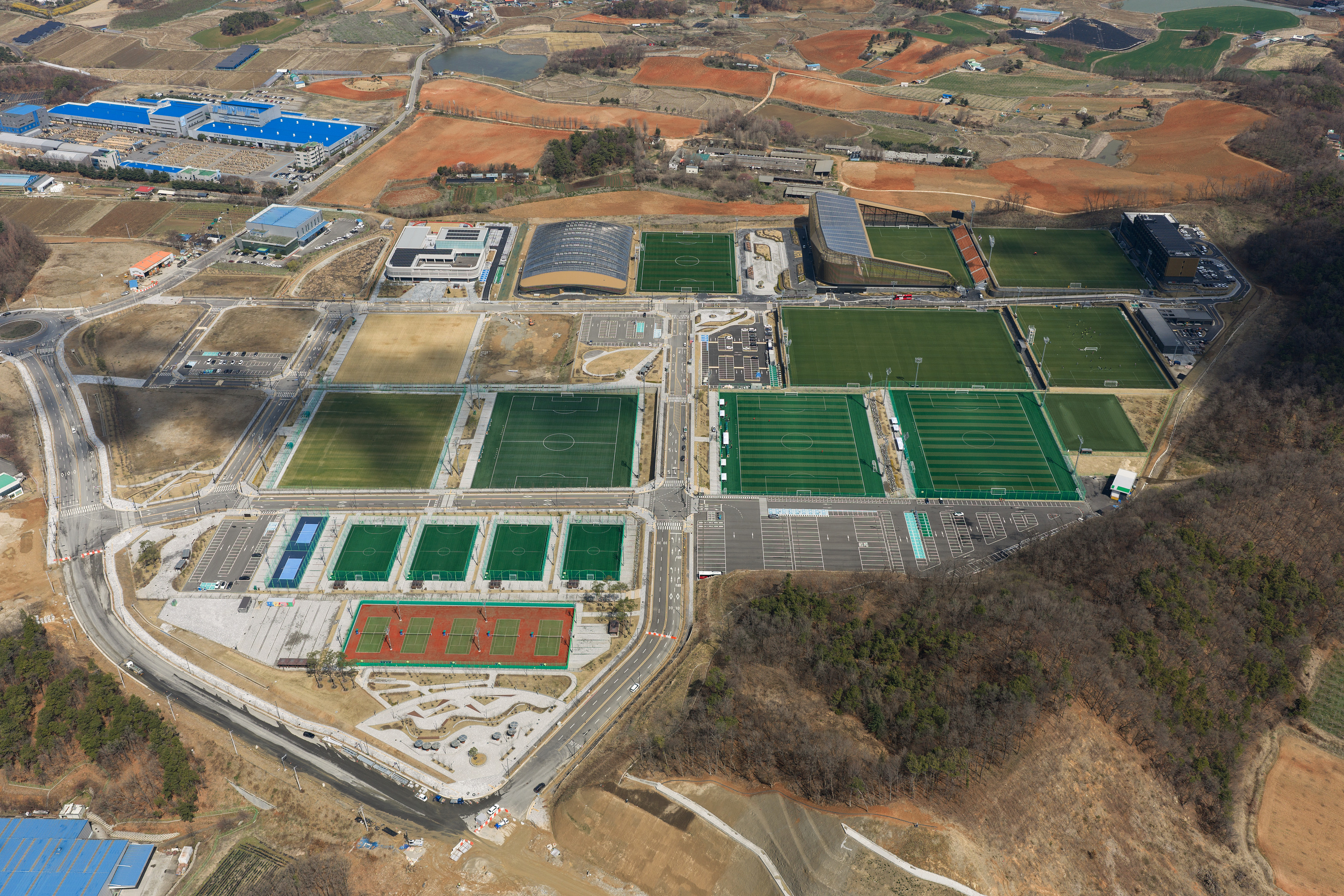 UNS COMPLETES KOREAN FOOTBALL PARK