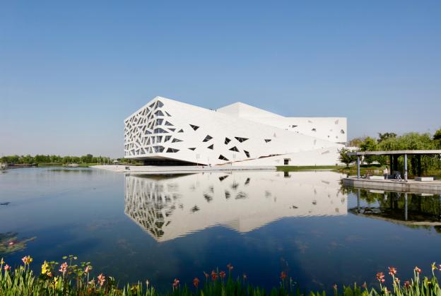 Iceberg-like opera house opens in China