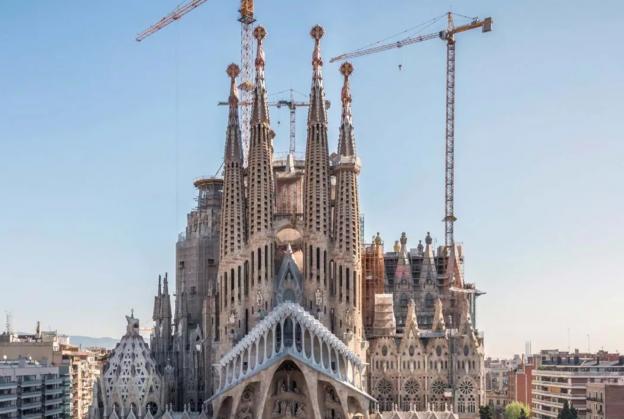 Sagrada Familia becomes world’s tallest church